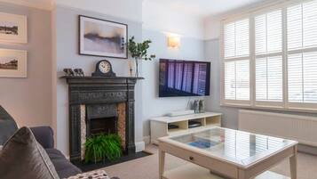 Rumah | 4 kamar tidur, meja kerja, setrika/meja setrika, dan internet