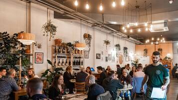 Apartment | 2 bedrooms, iron/ironing board, Internet