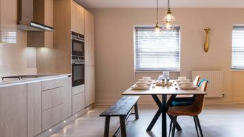 Apartment | 2 bedrooms, iron/ironing board, Internet