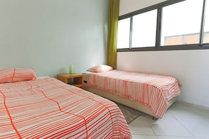 2 bedrooms, iron/ironing board, free WiFi
