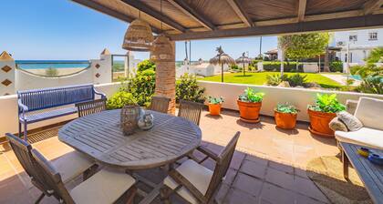 Cubo's Beachfront Marina de Casares House / Beachfront / parking / free wifi