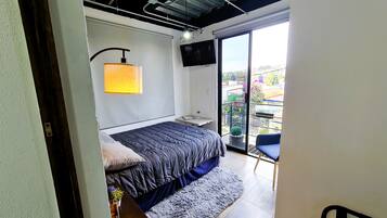 Kamar Deluks, balkon, pemandangan kota | Seprai premium, brankas, dan didekorasi berbeda-beda