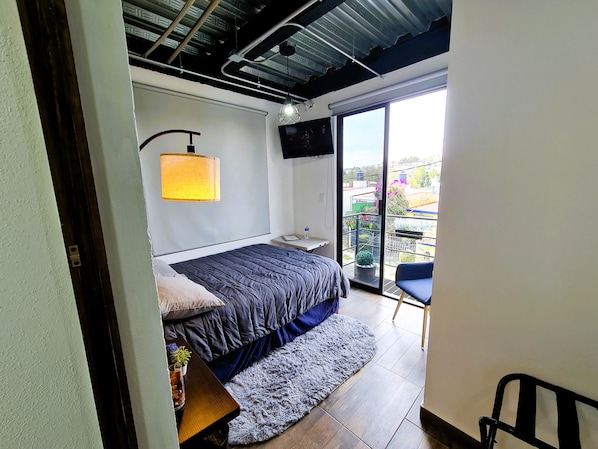 Deluxe Room, Balcony, City View | Premium bedding, in-room safe, individually decorated - R07 Habitación Equipada STV WIFI Parking (Atizapan de Zaragoza)