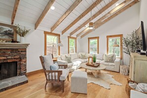 Smart TV, fireplace, ping pong