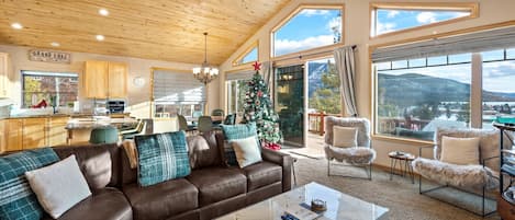 Smart-TV, Kamin, Arbeitsbereiche