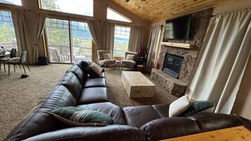 Smart TV, fireplace, offices