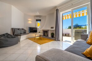TV - ALBUFEIRA BALAIA GOLF VILAGE 6 WITH POOL by HOMING (Albufeira)