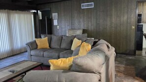 Smart TV y chimenea 