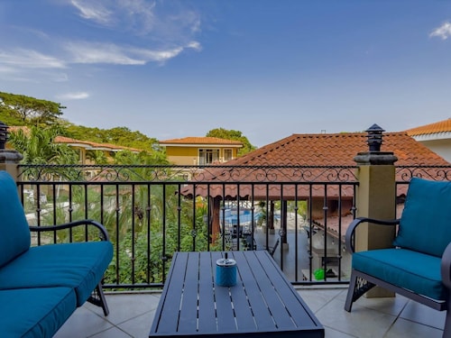 One Particular Harbor • 2 BR Townhouse • Pool & Garden, Playas del Coco • 4 Guests