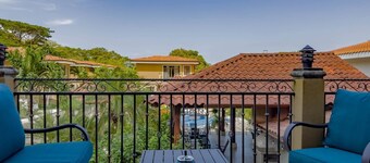 One Particular Harbor • 2 BR Townhouse • Pool & Garden, Playas del Coco • 4 Guests