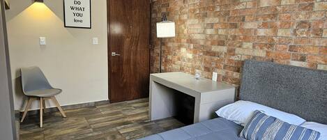 Habitación Deluxe | Ropa de cama de alta calidad y caja de seguridad en la habitación
