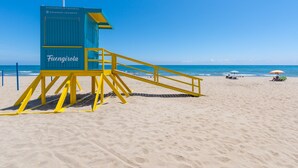 A lifeguard tower with the name 'Fuengirola' on a beach. - Maritimo Rey | Beach Front Apartment in Fuengirola (Fuengirola)