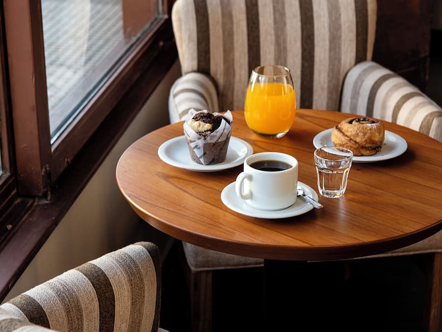 Tägliches kontinentales Frühstück gegen Gebühr