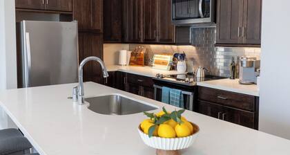 A Gem on the Strand! Steps from Galveston's fine dining and entertainment