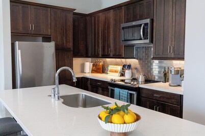A Gem on the Strand! Steps from Galveston's fine dining and entertainment