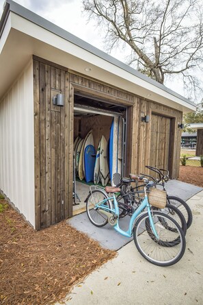 Property grounds - Mod Happy - a chic mid-century modern oasis (Wilmington)