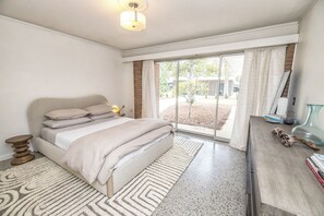 5 bedrooms, WiFi, bed sheets - Mod Happy - a chic mid-century modern oasis (Wilmington)