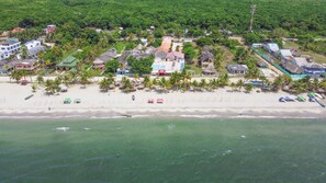 Beach nearby, sun-loungers, beach towels