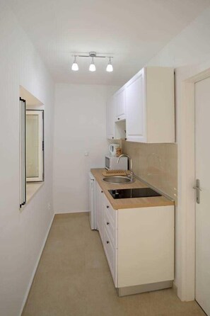 Microwave, stovetop, cookware/dishes/utensils, dining tables - A2 Studio Apartments Kalma (Dubrovnik)