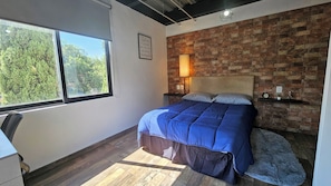 Chambre Deluxe, balcon, vue sur la ville | 1 chambre, literie de qualité, coffre-fort, ameublement unique