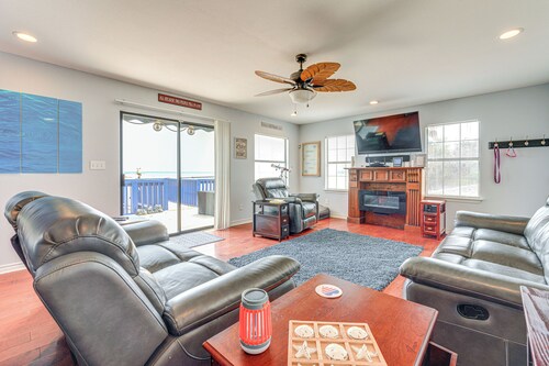 Waterfront Lake Buchanan Cottage w/ Kayaks!