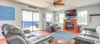 Waterfront Lake Buchanan Cottage w/ Kayaks!