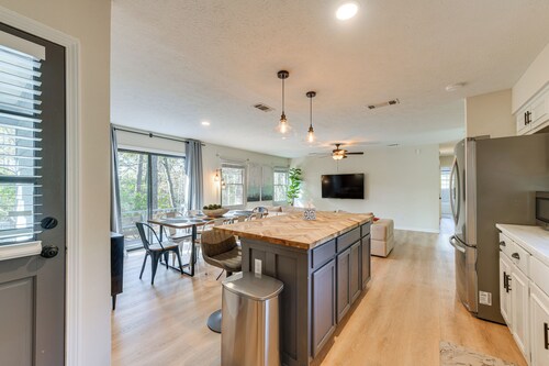Inviting Columbus Home w/ Deck: 7 Mi to Downtown!