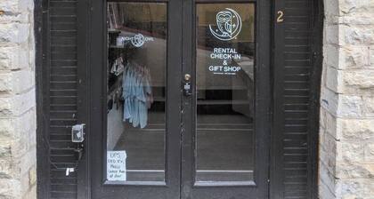 Night Owl 2E Fun Apartment in Downtown Eureka Springs w/optional paid parking!