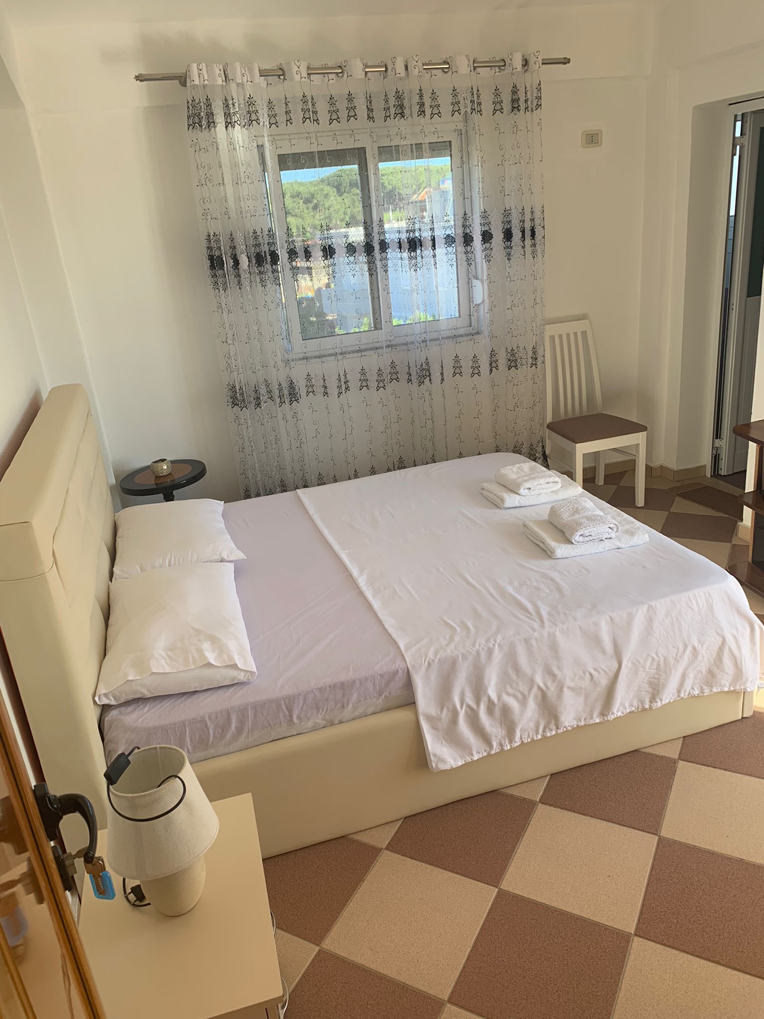 4 habitaciones, tabla de planchar con plancha y wifi 