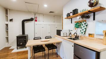 Fridge, microwave, stovetop