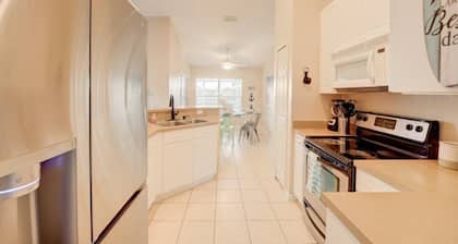 4/2 Heated Pool Home Turquoise Anchor Sleeps 10 Near Downtown Ft. Myers