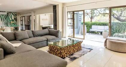 Large Pecanwood Golf Estate home with backup power