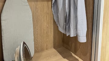 1 bedroom, iron/ironing board, WiFi
