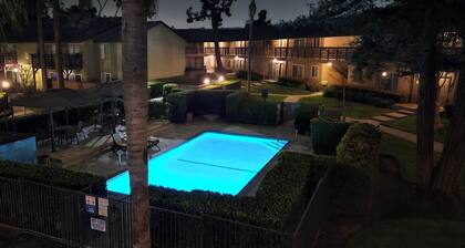 Minutes from the Happiest place on earth. A private getaway. Entire place.