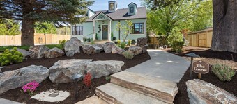 The Grove at Midtown Manor - King Beds & Hot Tub!
