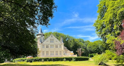Magnifique Château Avec Piscine Dans un Parc de 3 Hectares au Cœur du Poitou
