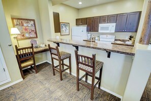 Fridge, microwave, stovetop, coffee/tea maker - WorldMark Bison Ranch - 2 Bedroom Accessible (Overgarrd)