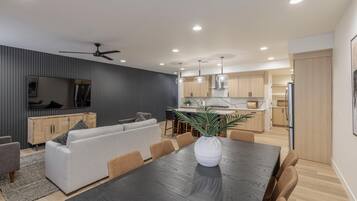 House, Multiple Beds (Snow Canyon Retreat) | Dining