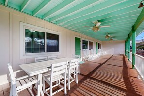 Outdoor dining - Dog-friendly house with ocean view, balcony, gas grill, patio, central AC & W/D (Port Aransas)