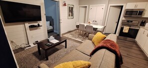 Smart TV - Lovely Two Bedroom Space  - Sleeps 8.
Complimentary Treats! (Langford)