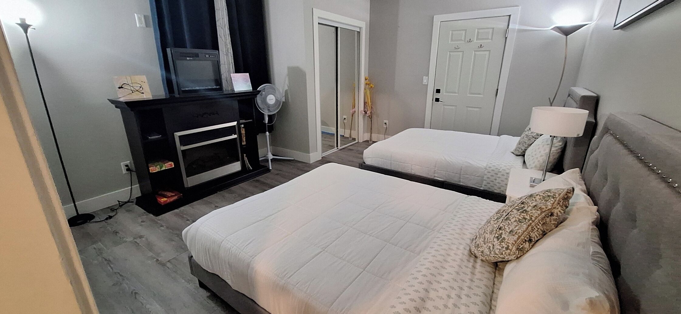 2 dormitorios, escritorio, wifi gratis y ropa de cama