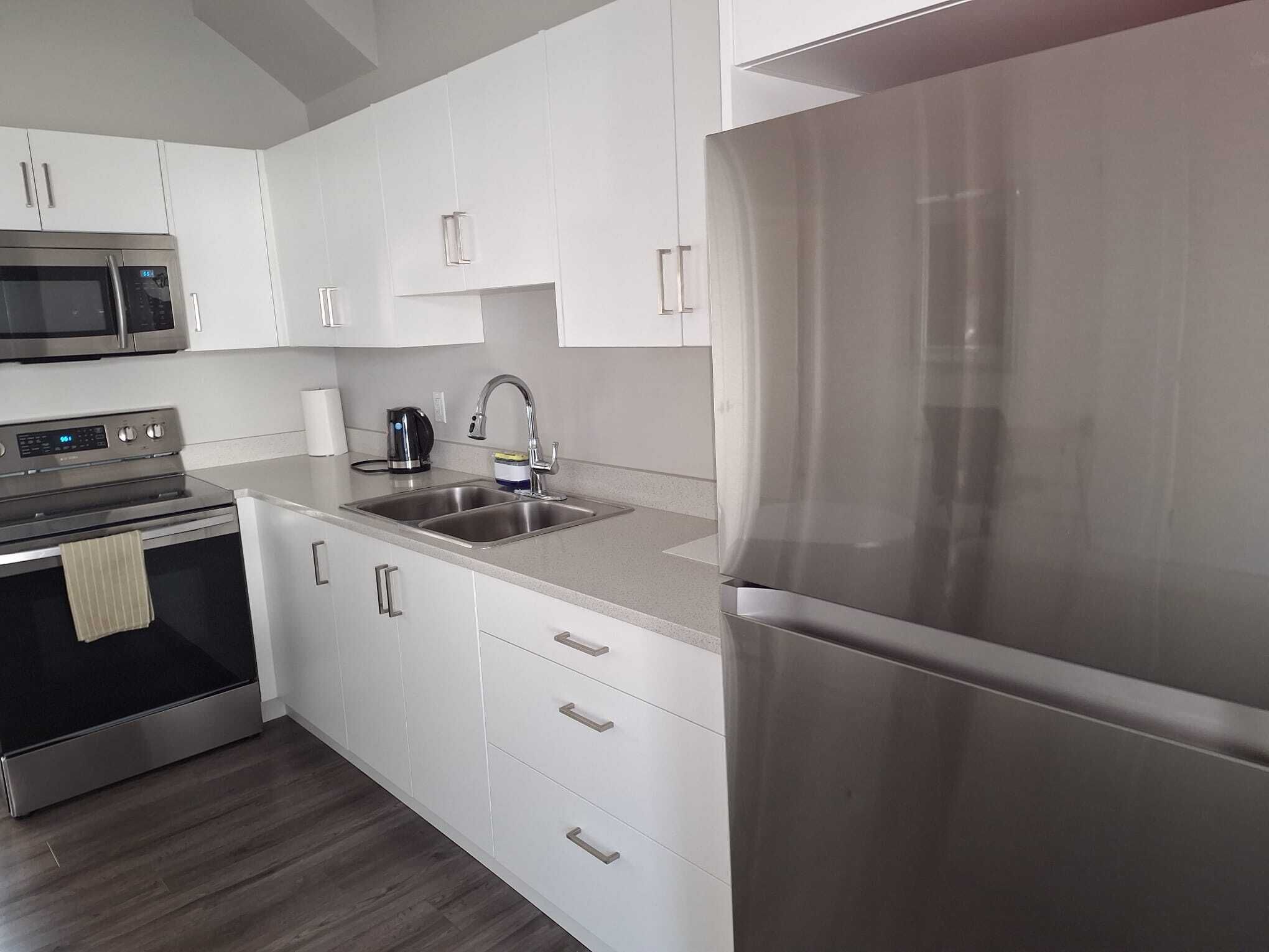 雪櫃、微波爐、焗爐、爐具