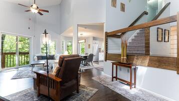 Televisión y chimenea