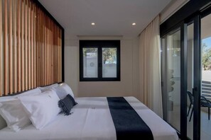 1 soverom, safe på rommet, skrivebord og strykejern/-brett