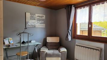 1 chambre, fer et planche Ă repasser, Wi-Fi gratuit, draps fournis