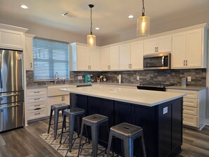 Micro-ondes, four, plaque de cuisson, lave-vaisselle