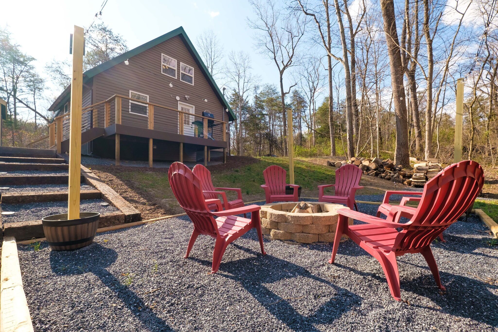 Stream On: Hot tub, Firepit, Bocce Ball, Horse Shoes, Outdoor Ping Pong Table