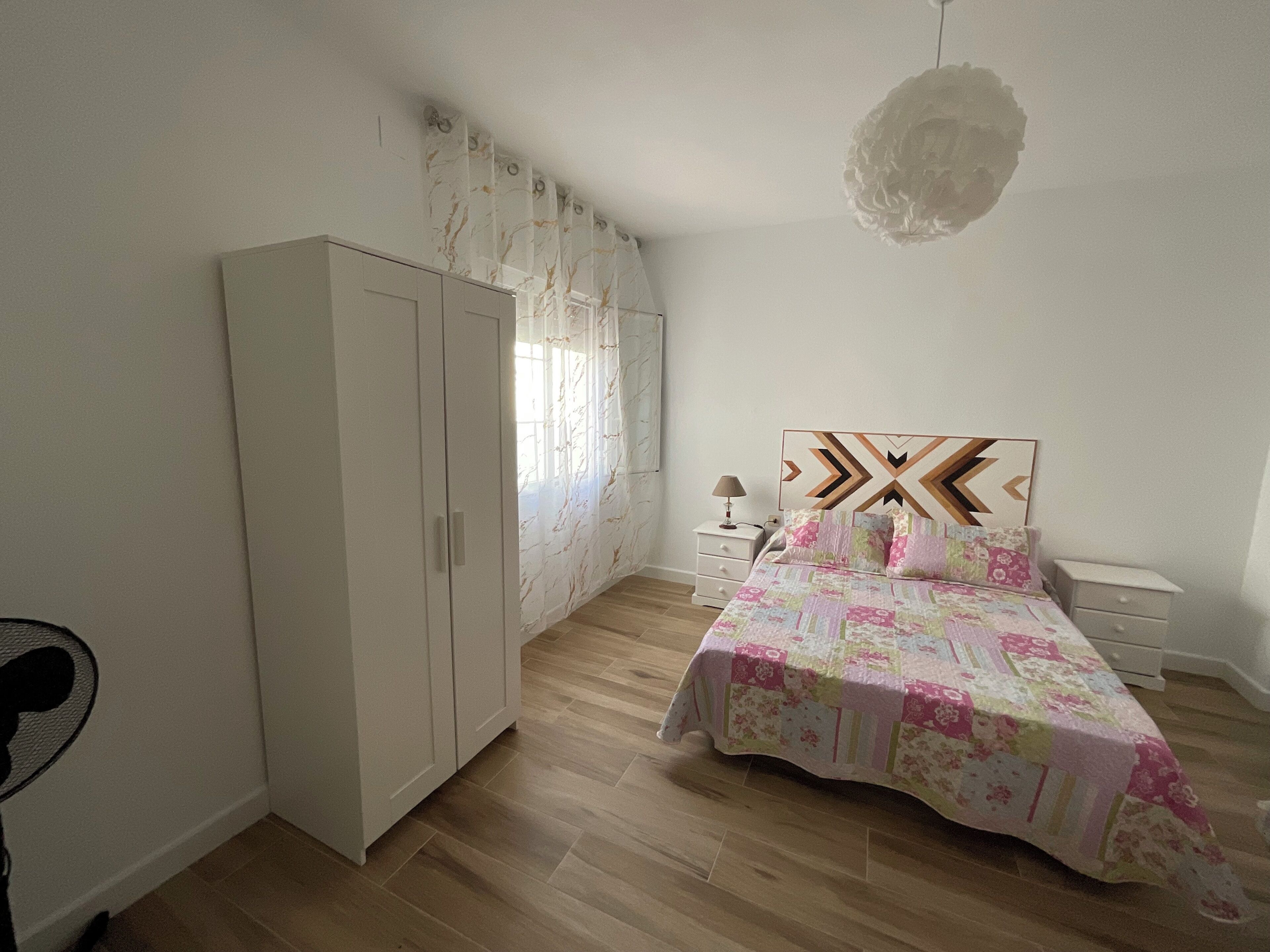 5 slaapkamers, een strijkplank/strijkijzer, gratis wifi, beddengoed