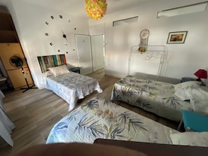 5 bedrooms, iron/ironing board, free WiFi, bed sheets