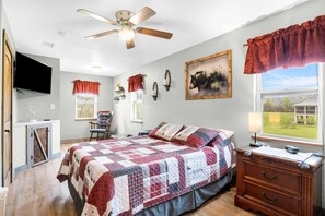 2 bedrooms, desk, iron/ironing board, free WiFi